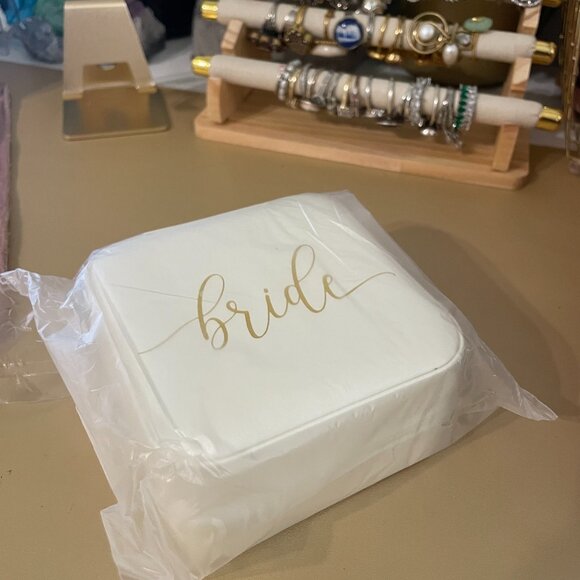 Bride Jewelry Travel Case - Picture 5 of 5